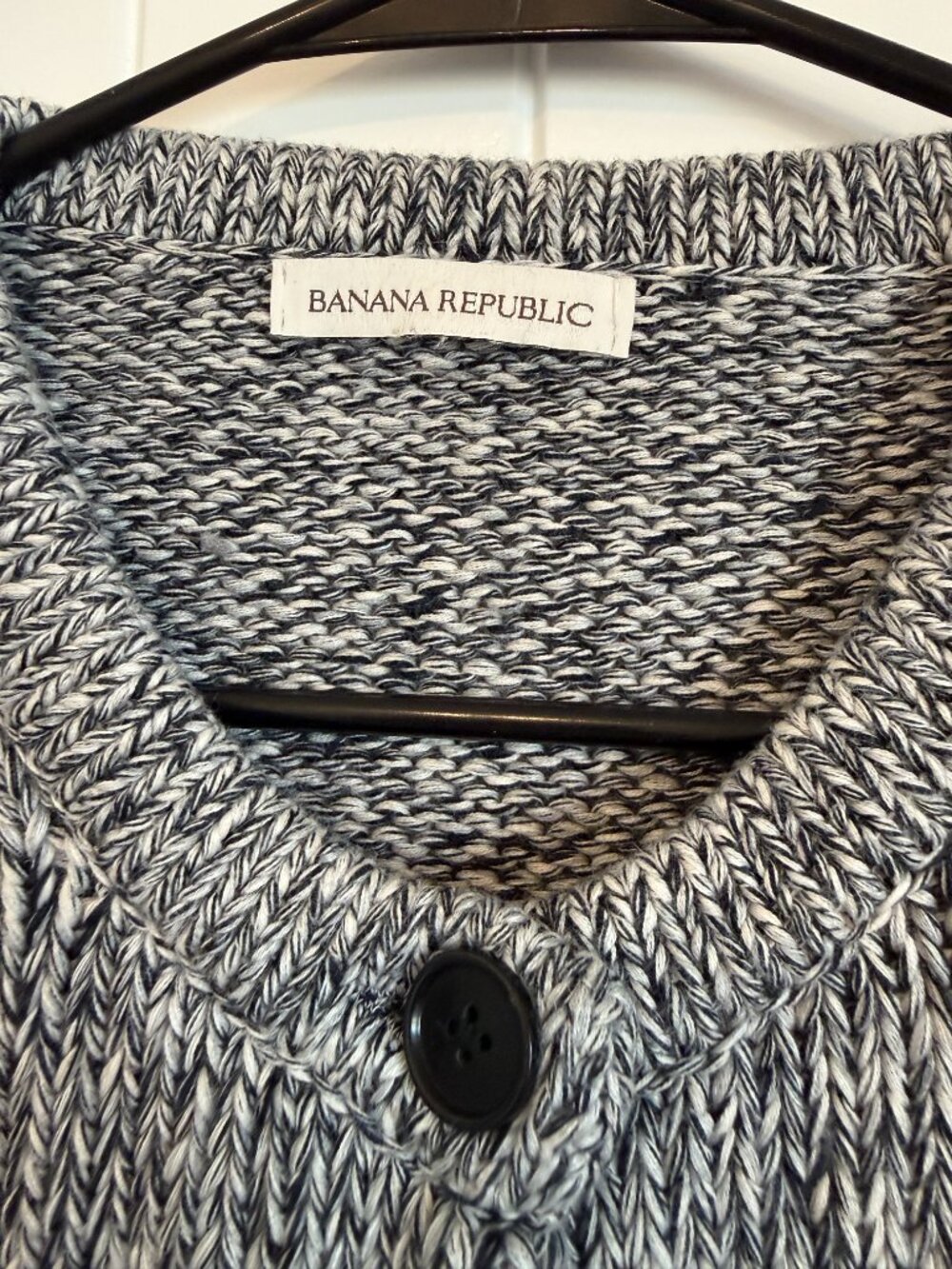 Banana Republic grey marled knit cropped cardigan. - Picture 2 of 7